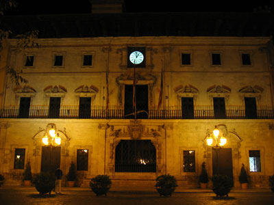 夜のパルマ市庁舎